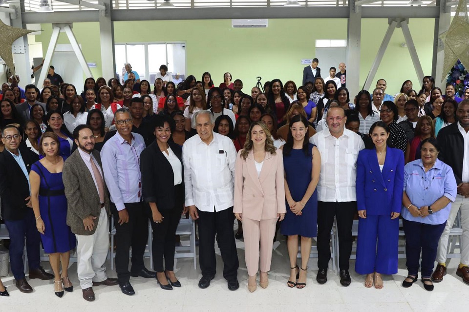 Supérate y Conape gradúan primer grupo de personas cuidadoras en República Dominicana